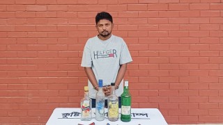 কুষ্টিয়ায় গুলিসহ স্বেচ্ছাসেবক দলের নেতা আটক
